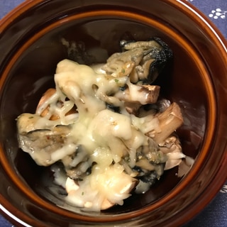 牡蠣の生姜煮とブラウンマッシュルームのチーズ焼き